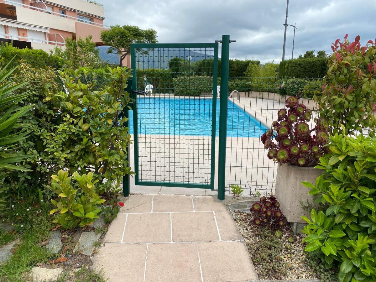 Superbe 2P vue mer, ensoleillé, piscine Roquebrune-Cap-Martin Exterior foto